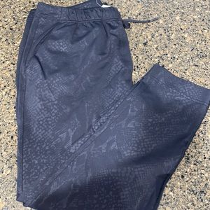 Lululemon On the Fly Pants: Black Snakeskin